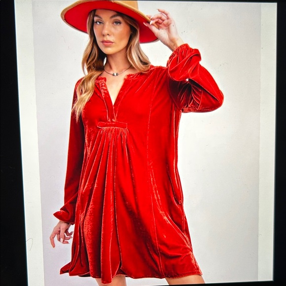 Easel Dress - Picture 1 of 8